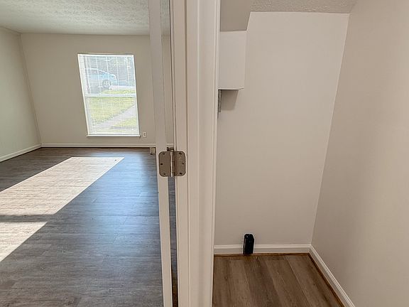5th image of 2116 Francis St APT B