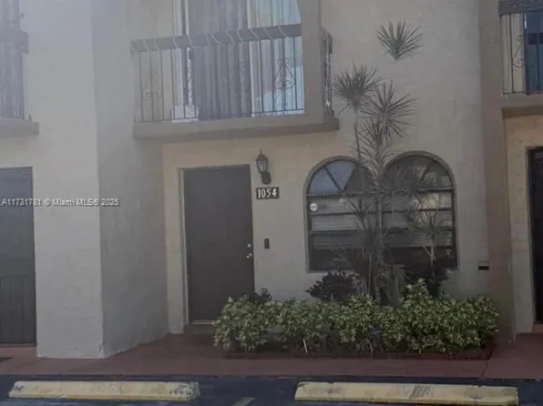 1054 W 79th St #12, Hialeah, FL 33014