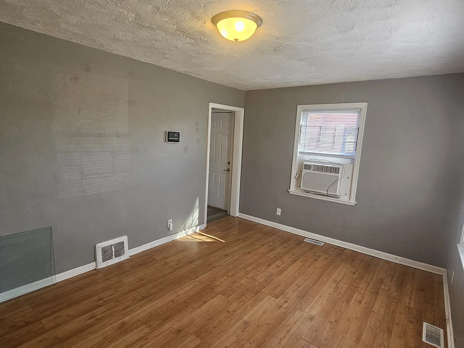 3 bed, 800 sqft, $1,275 — Photo 4