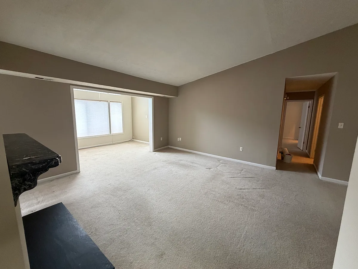 Building Photo - 916 Windbrooke Dr #916