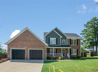 237 Saunders Ct, Spring Lake, NC 28390