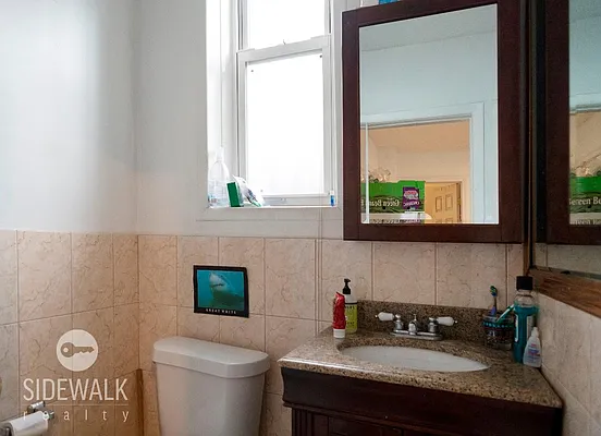 Rented by Sidewalk Realty LLC | media 8