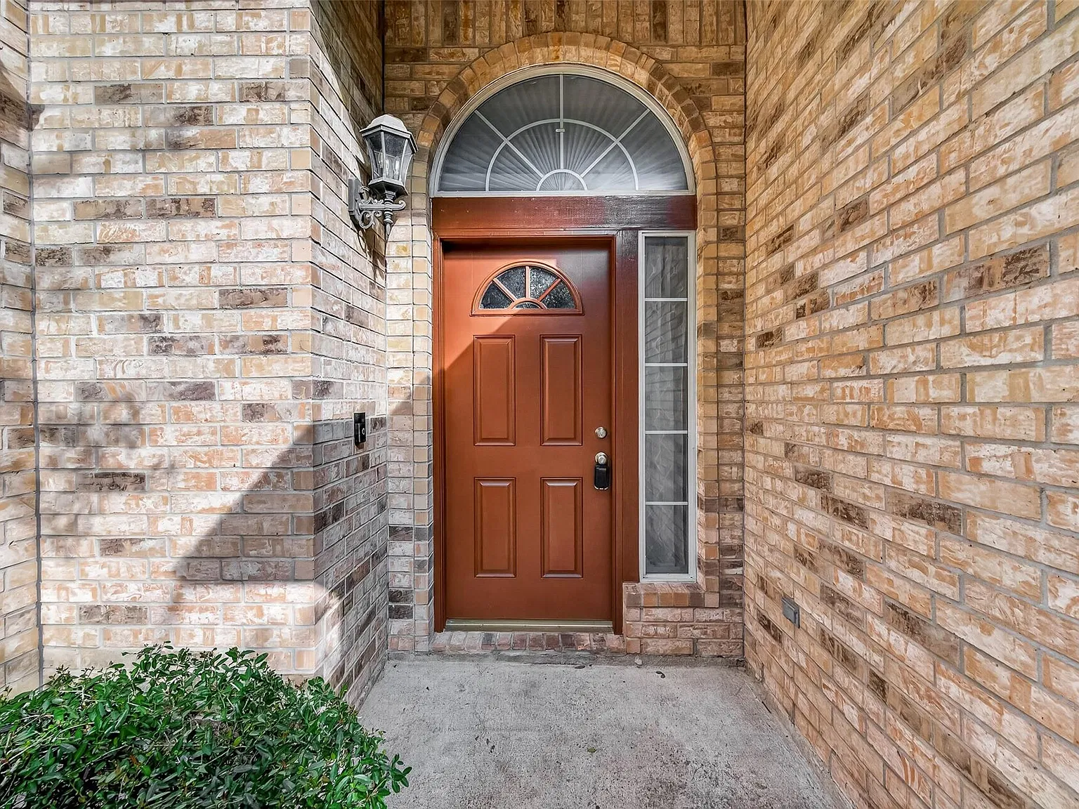 4 bed, 2.5 bath, 2723 sqft, $2,500 — Photo 3
