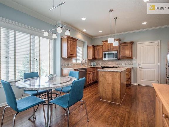 4th image of 15682 Lowell Ln