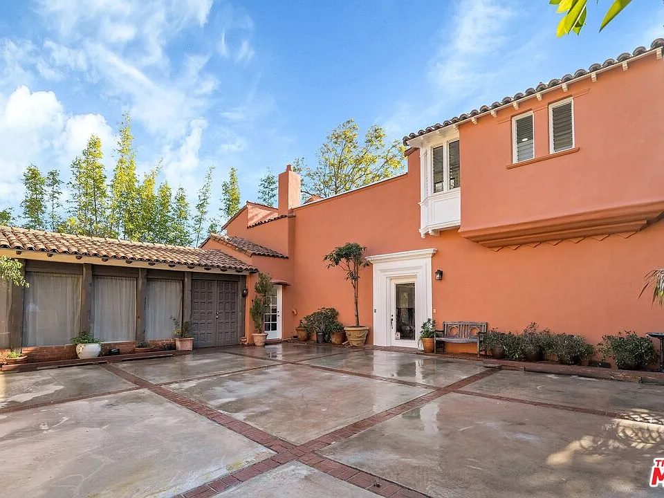 8334 Marmont Ln