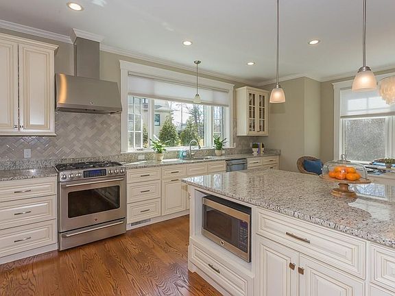 5th image of 42 Whitehall Cir