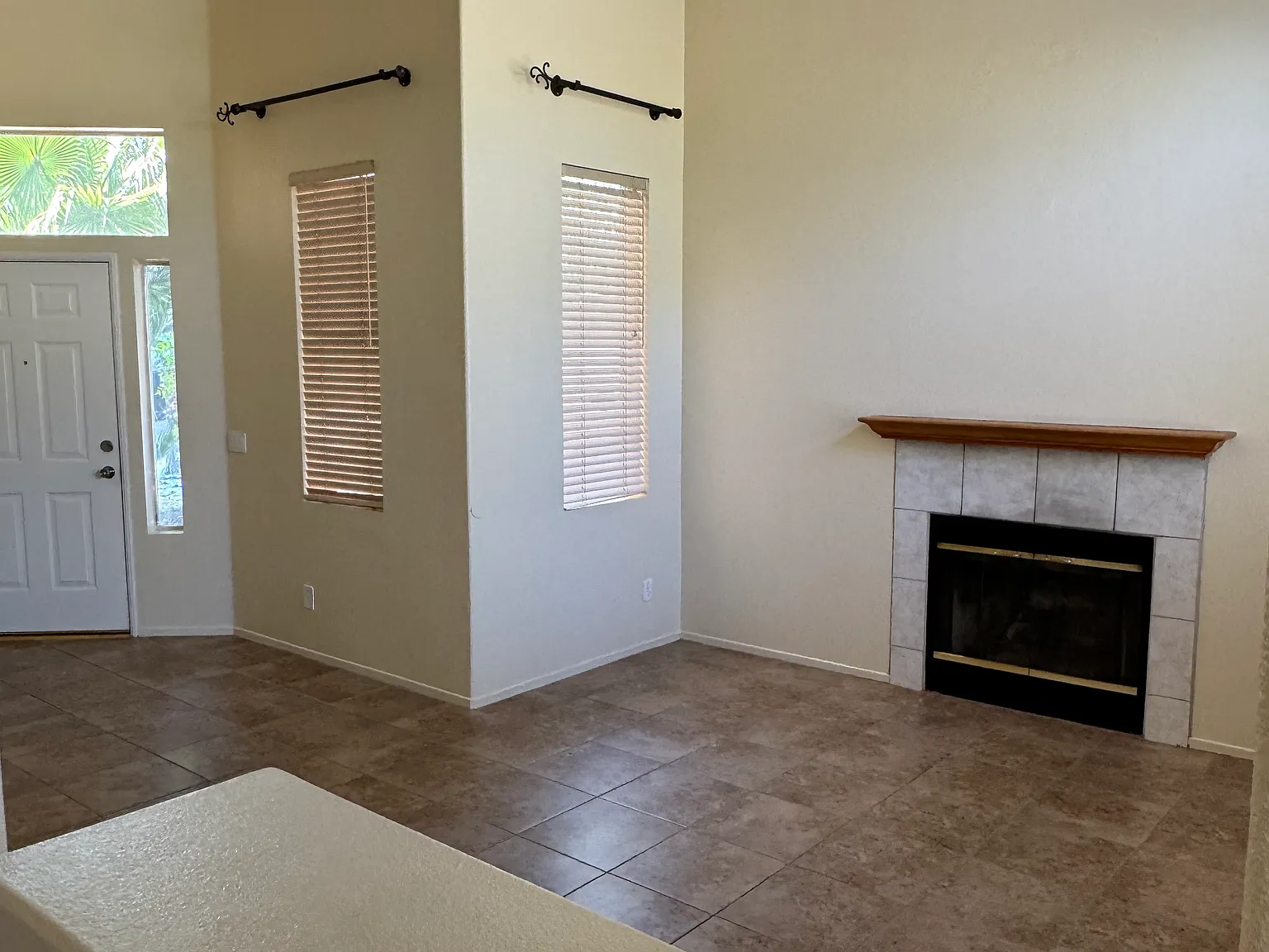 4 bed, 2.5 bath, 1963 sqft, $3,500 — Photo 2