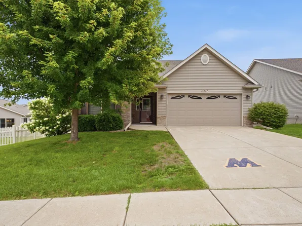 3217 Majestic Dr, Muscatine, IA 52761