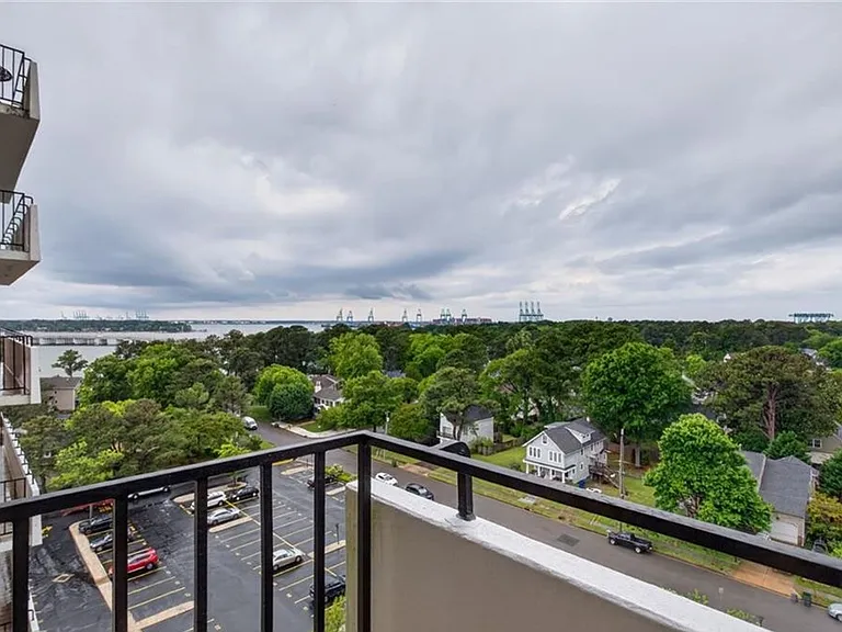 7320 Glenroie Ave #10E — Photo 24