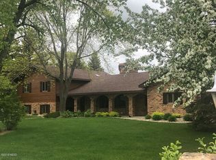 800 Hidden Valley Dr, Watertown, SD 57201