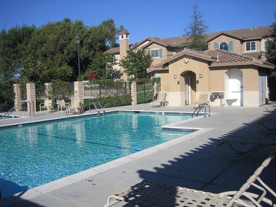pool hot tub area