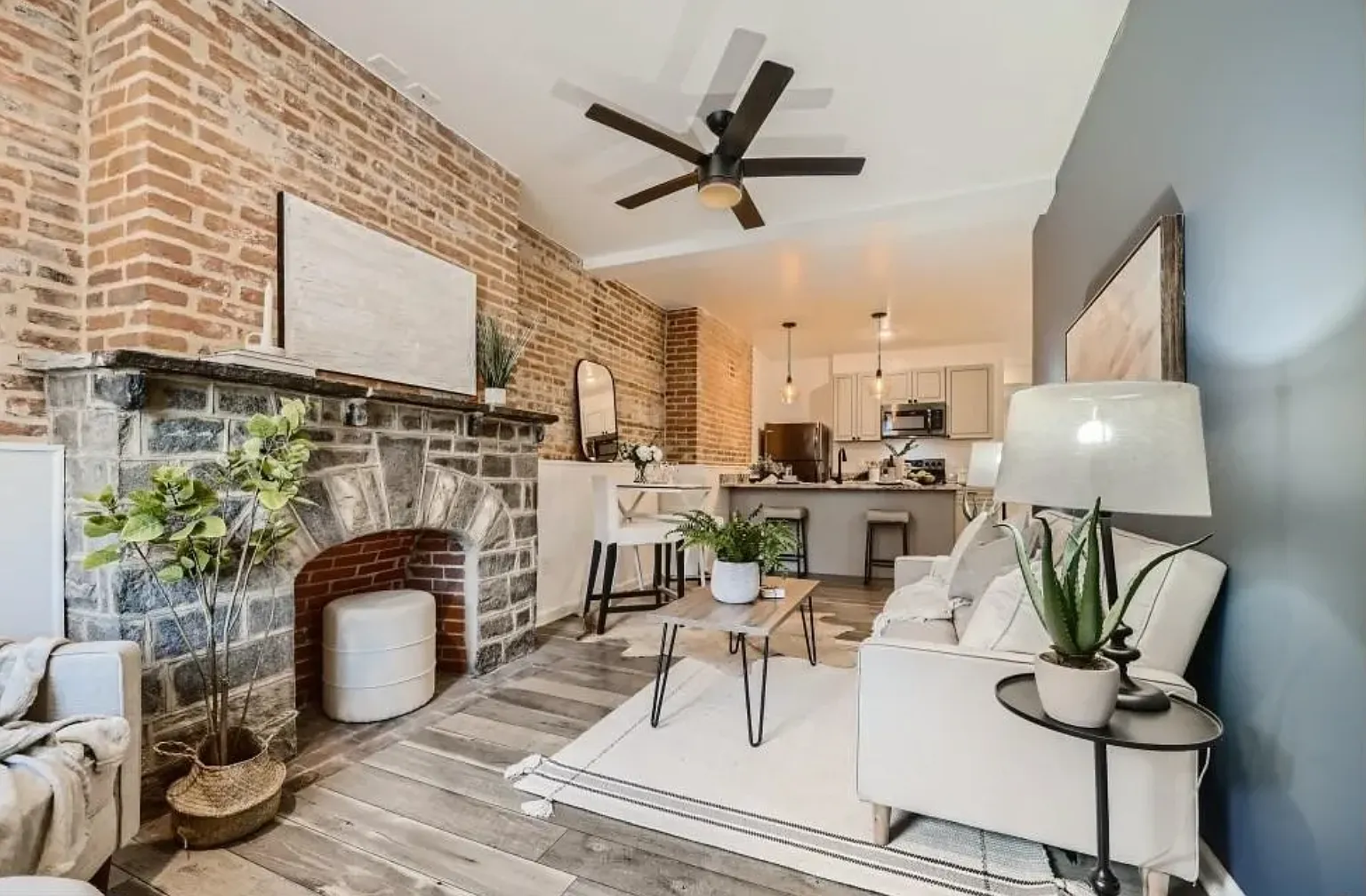 2 bed, 1000 sqft, $2,100 — Photo 1