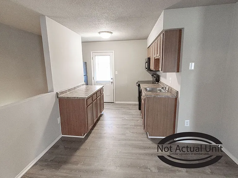 211 Wheaton Ct — Photo 7