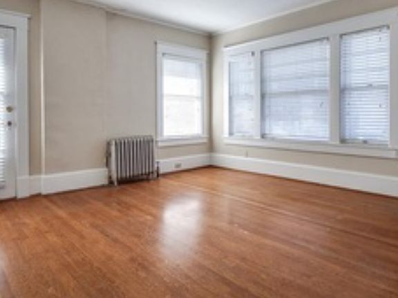 5th image of 207 S Mendenhall St