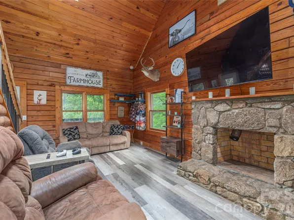 262 Gibson Branch Rd, Clyde, NC 28721