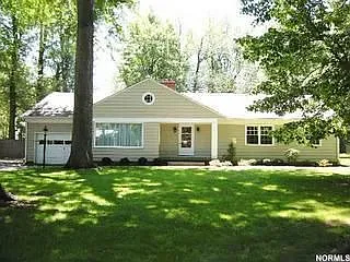23095 Hilliard Blvd photo 1