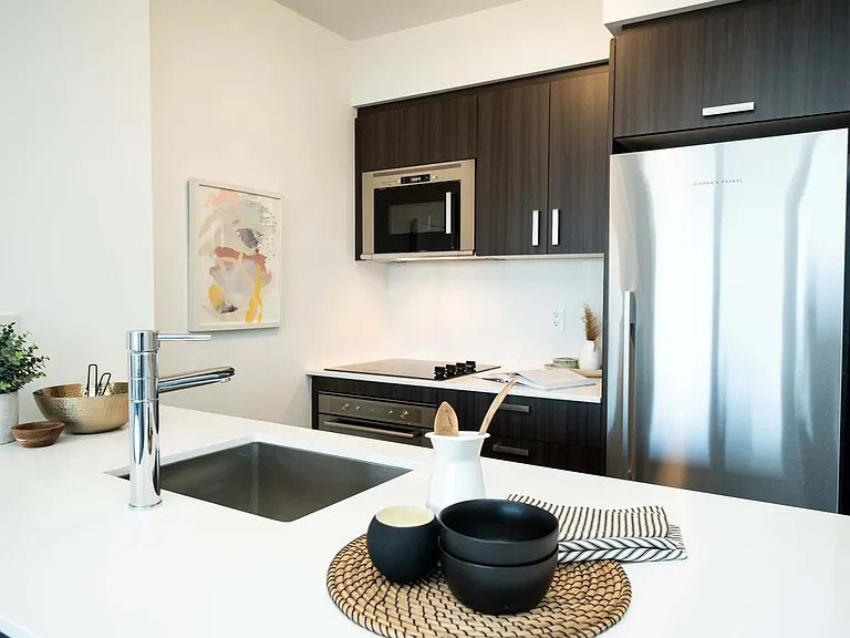 18 Erskine Ave — Photo 37