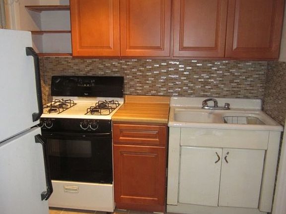 5th image of 121 1st Ave