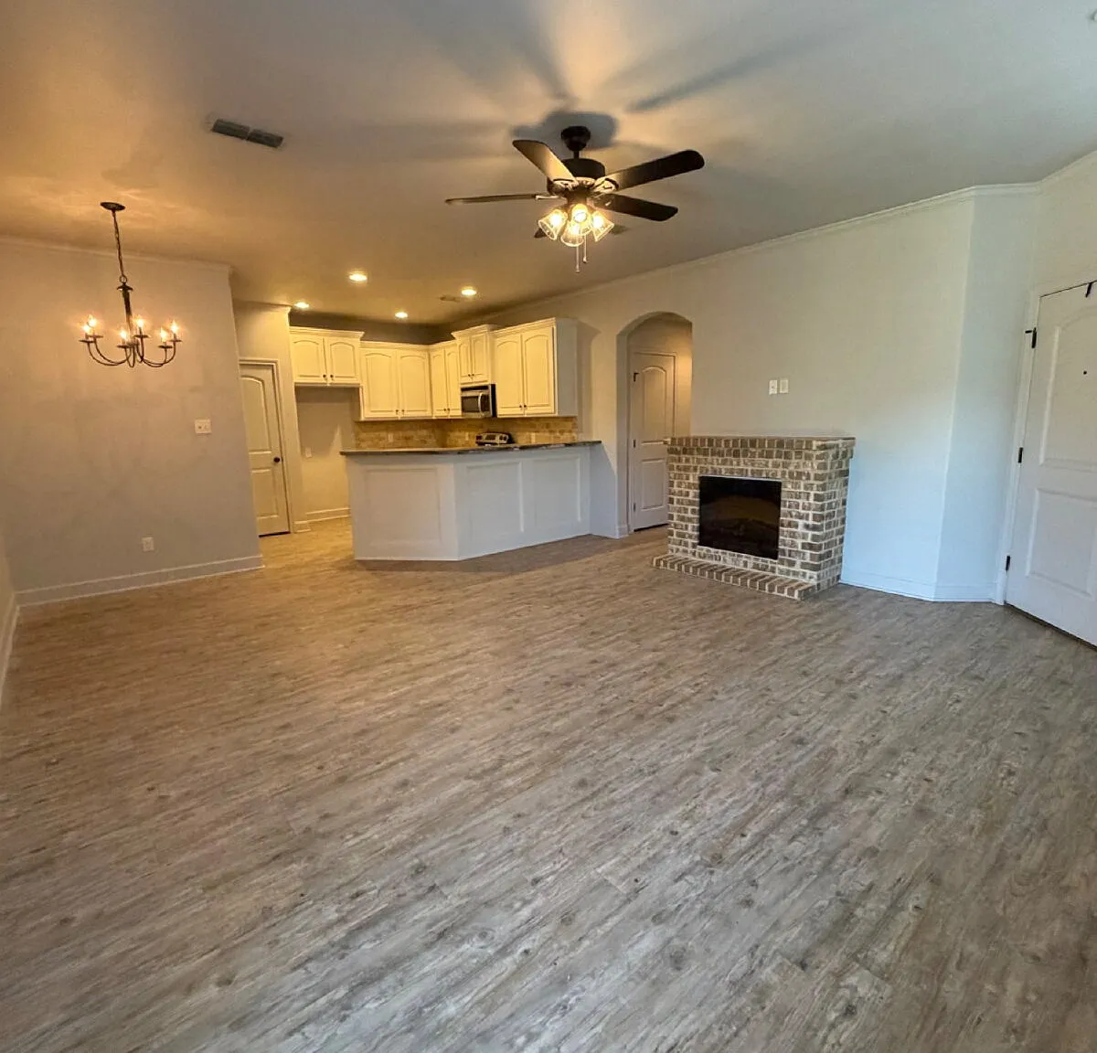 3 bed, 2.0 bath, 1465 sqft, $1,695 — Photo 4