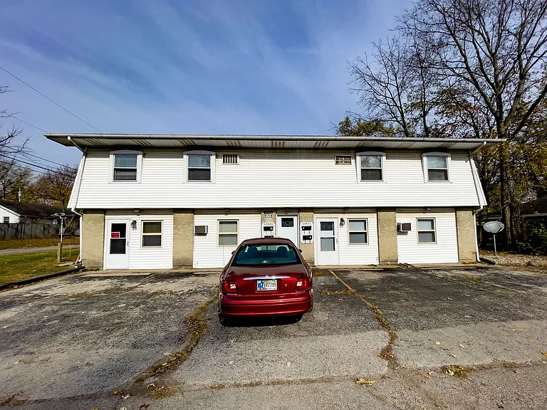 Preleasing For August! Close To Campus — Photo 12