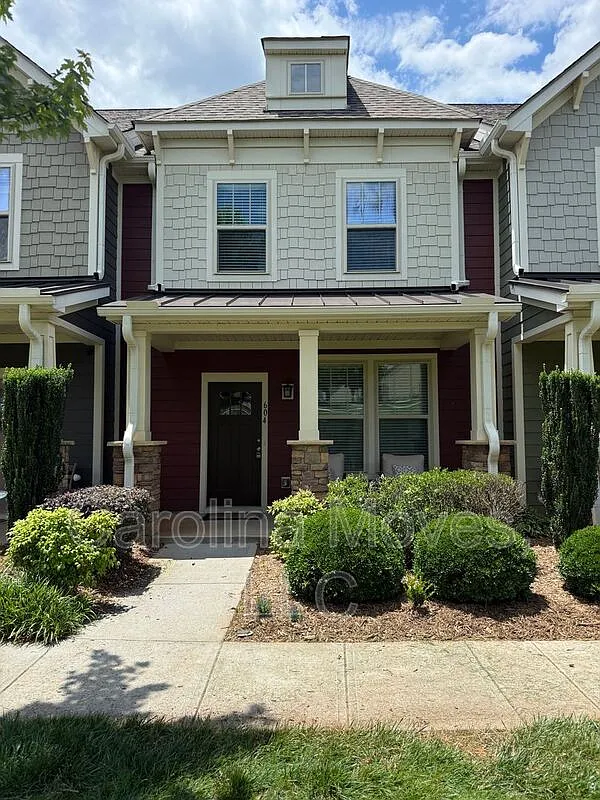 3 bed, 2.5 bath, 1583 sqft, $2,000 — Photo 1