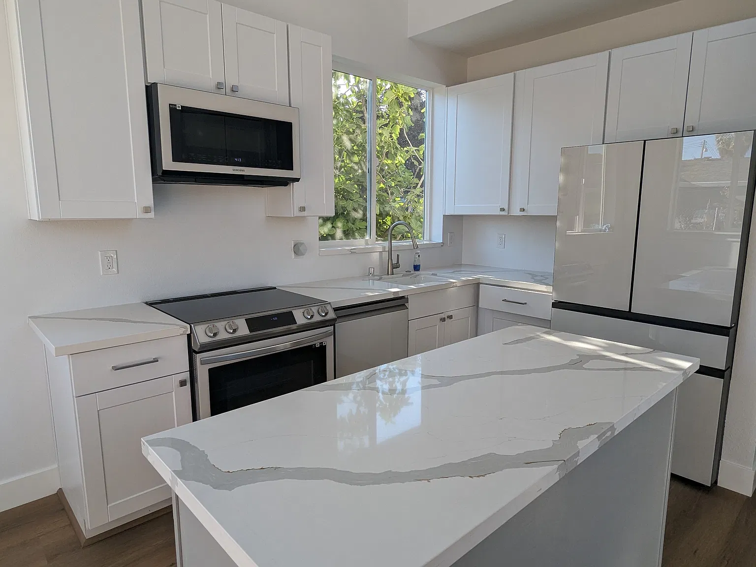 2 bed, 800 sqft, $2,300 — Photo 3