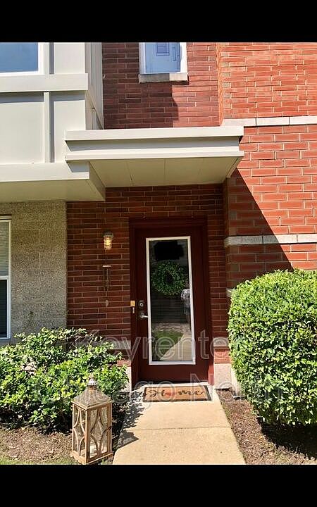 1st image of 3228 N Kilbourn Ave #6