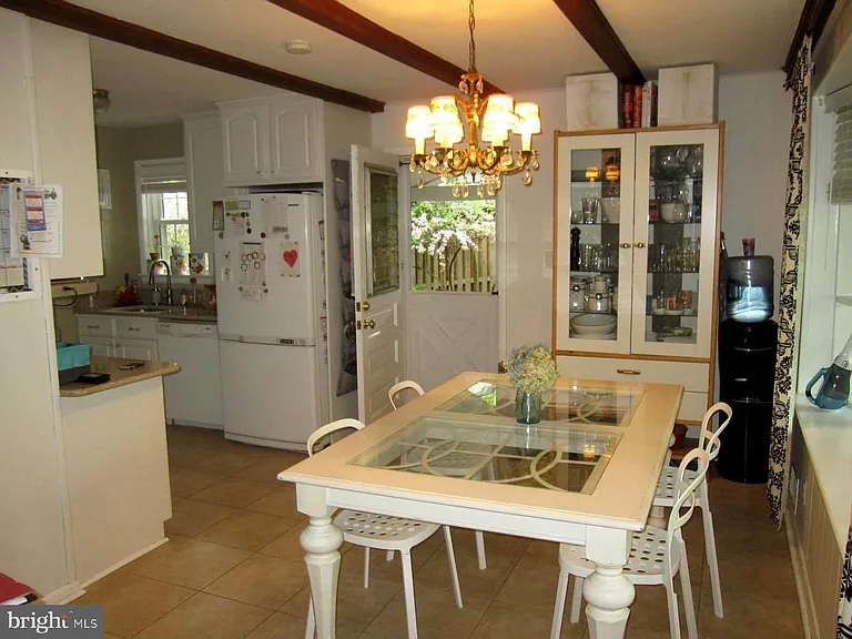 3913 Moss Dr — Photo 8