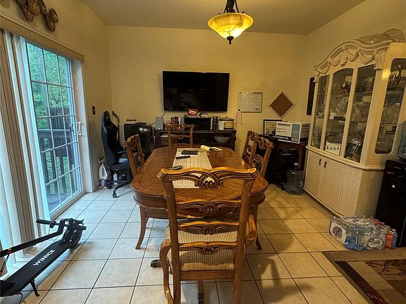 4th image of 28 Hidden Creek Blvd