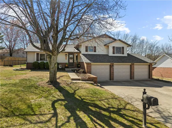 202 Pebble Beach Dr, Harrison, AR 72601