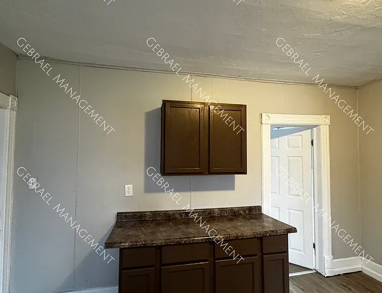1344 Gage St — Photo 9