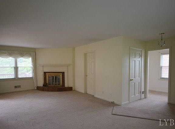 3rd image of 719 Hayes Dr