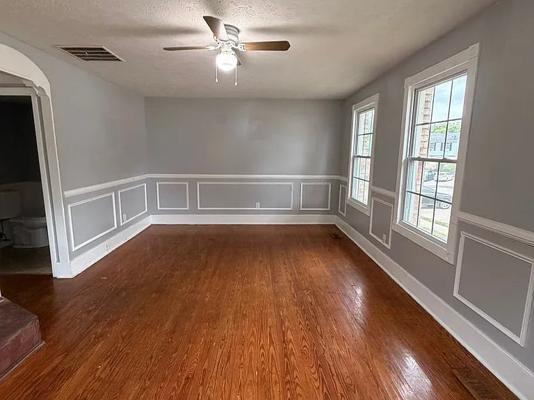 556 Burlington Ct — Photo 5