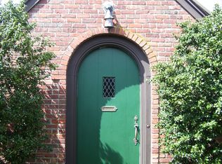 4 Roberts Rd, Wellesley, MA 02481