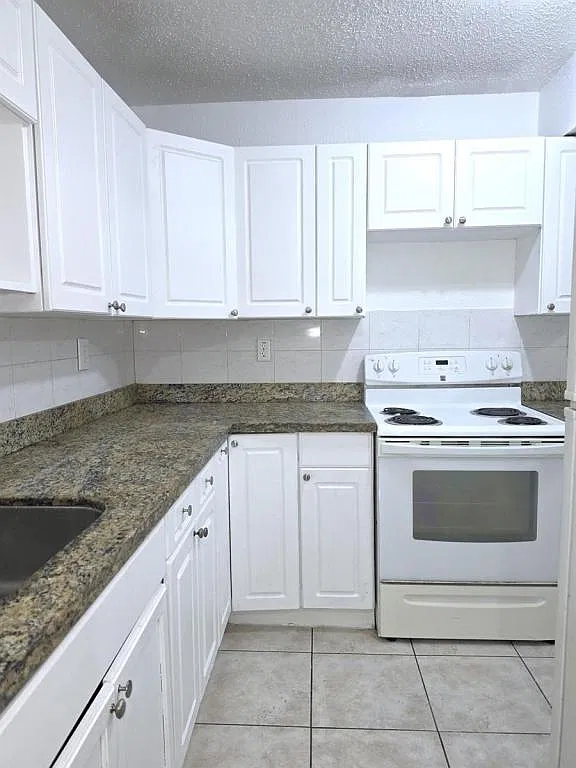 5631 NW 27th Ct — Photo 4