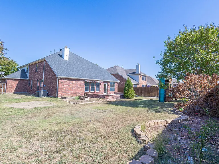 2905 Preston Ln — Photo 24