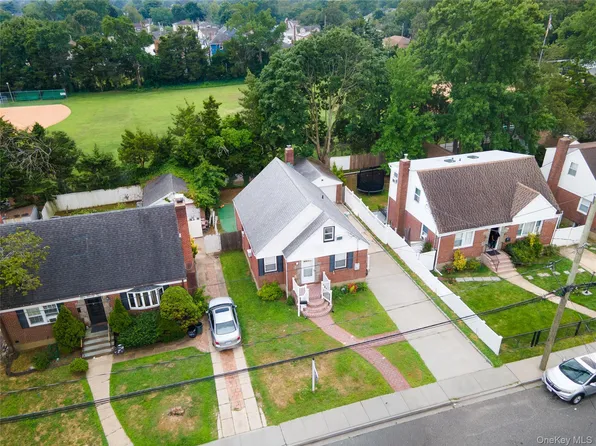 588 Newton Avenue, Uniondale, NY 11553