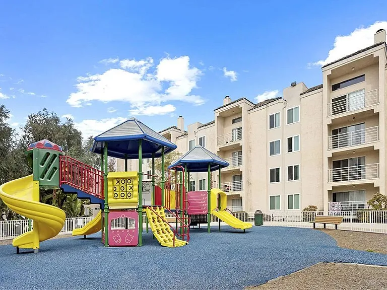 La Regencia Apartments — Photo 14