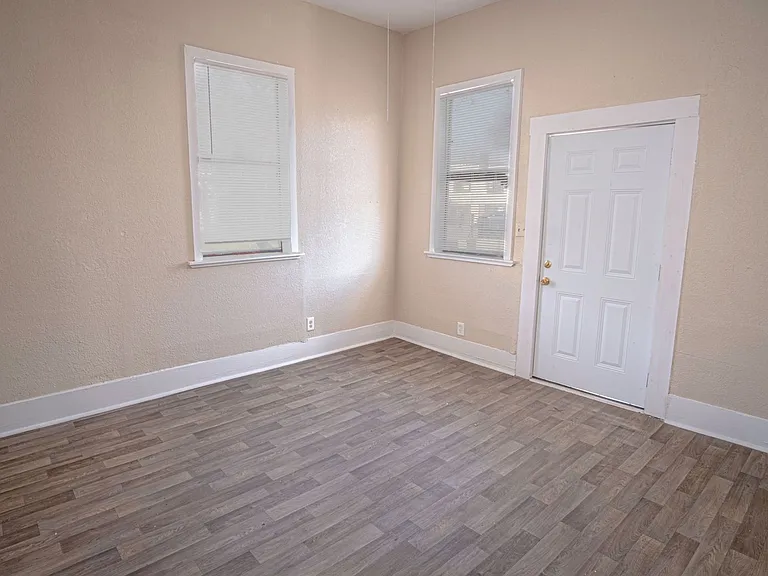 4115 S Presa — Photo 11