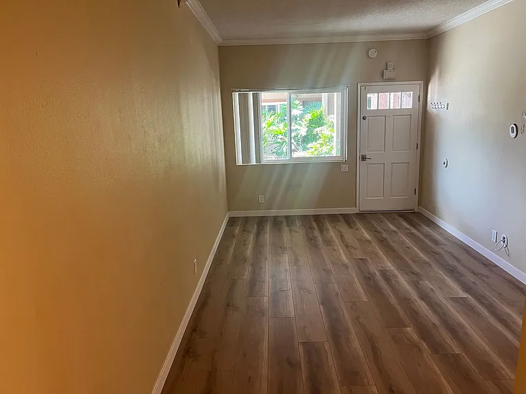 2228 Manchester Ave — Photo 6