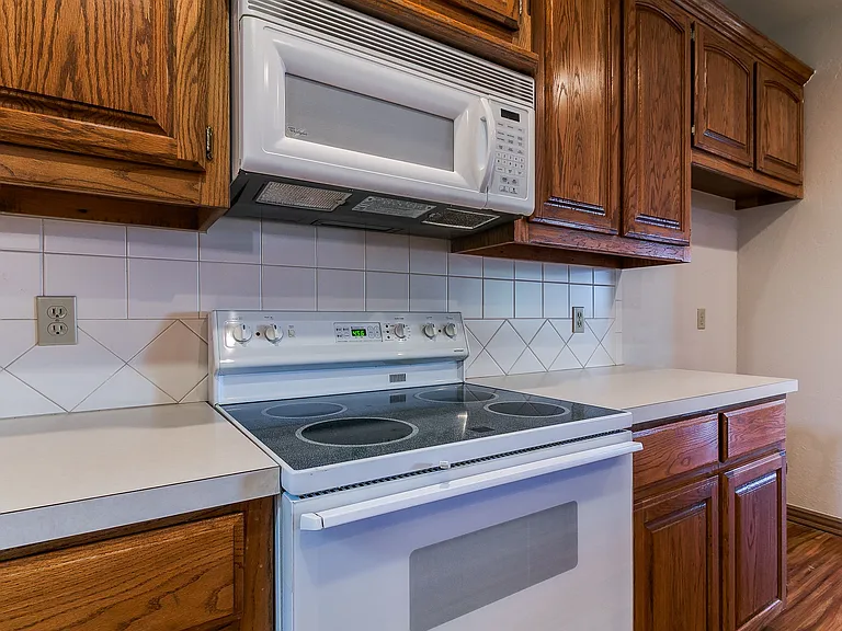 2913 Daybreak Dr — Photo 48