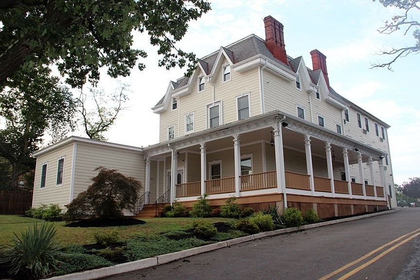 2nd image of 276 Hamilton St #1