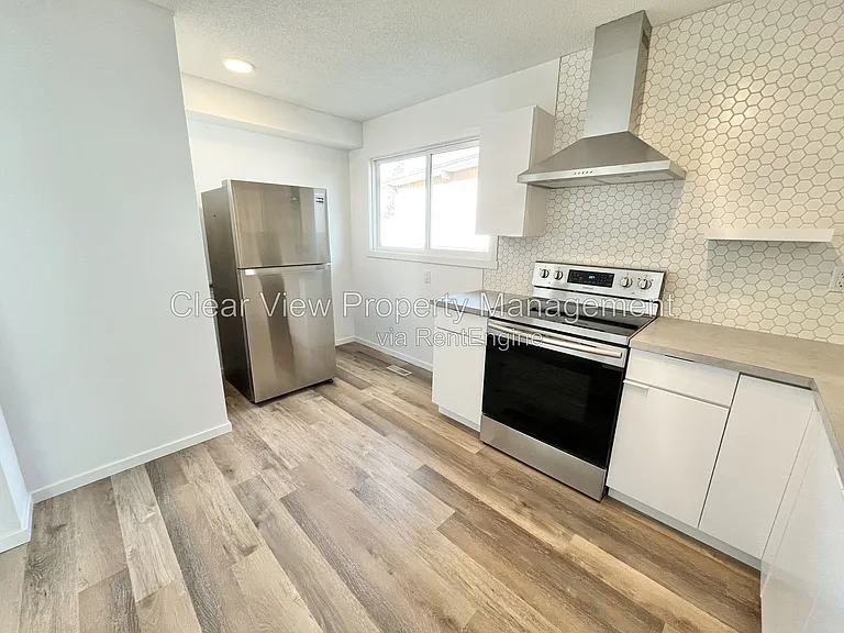 5 Laval Ct W #UPPER LEVEL — Photo 4