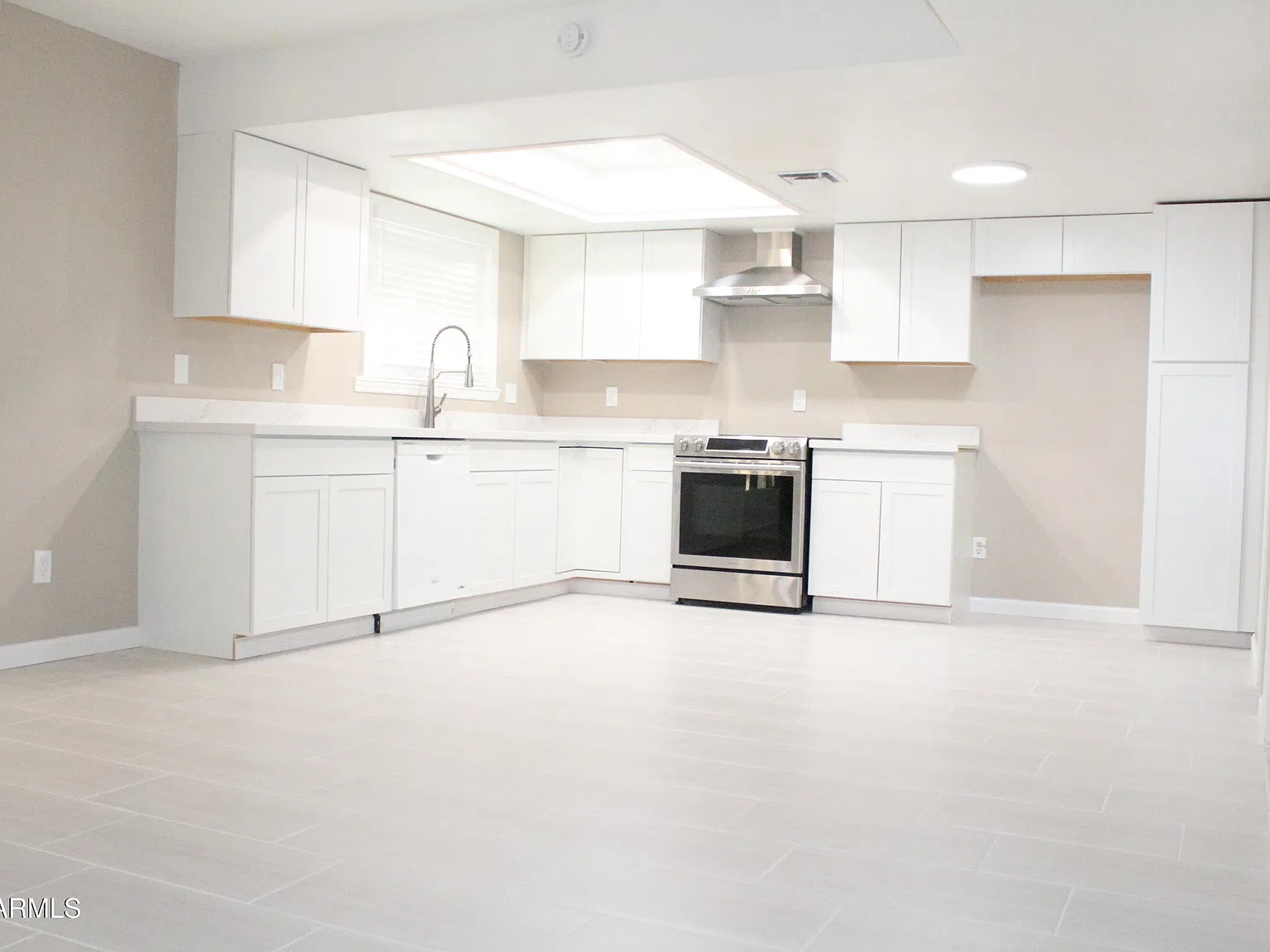 3 bed, 2.0 bath, 1581 sqft, $2,200 — Photo 3