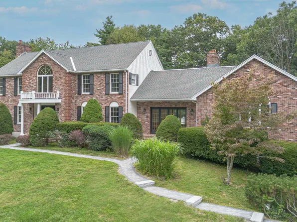 40 Spring Brook Drive, Hampstead, NH 03841