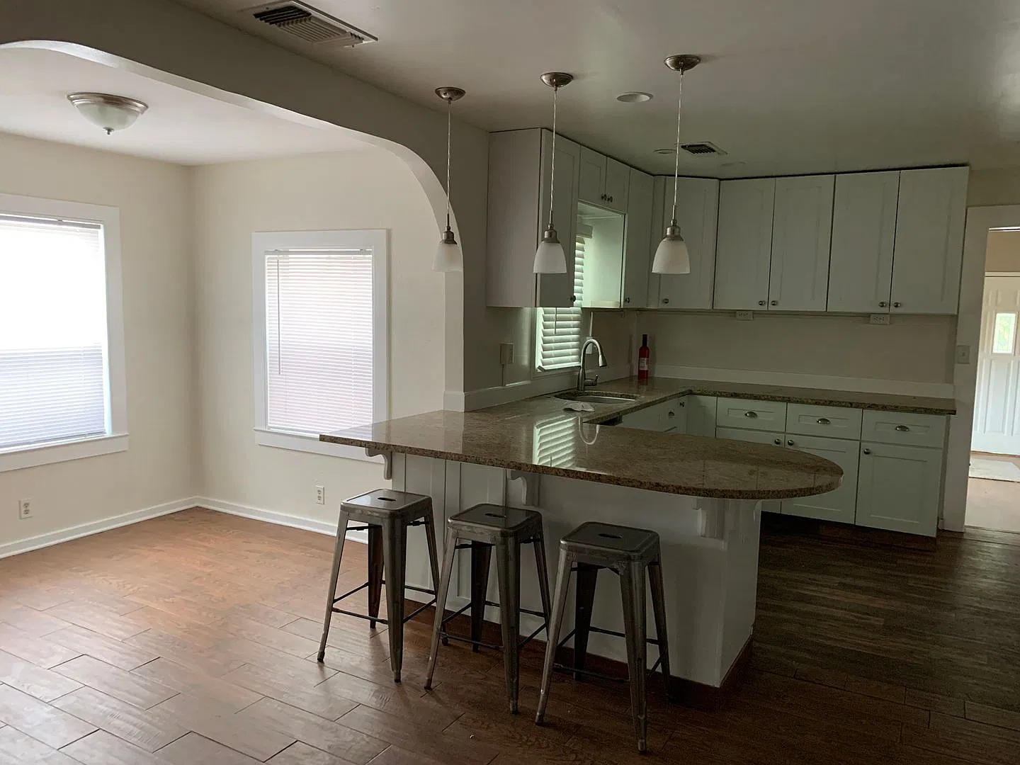 Charming Country Home — Photo 4