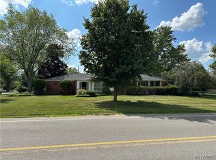 516 Park Club Ln, Williamsville, NY 14221