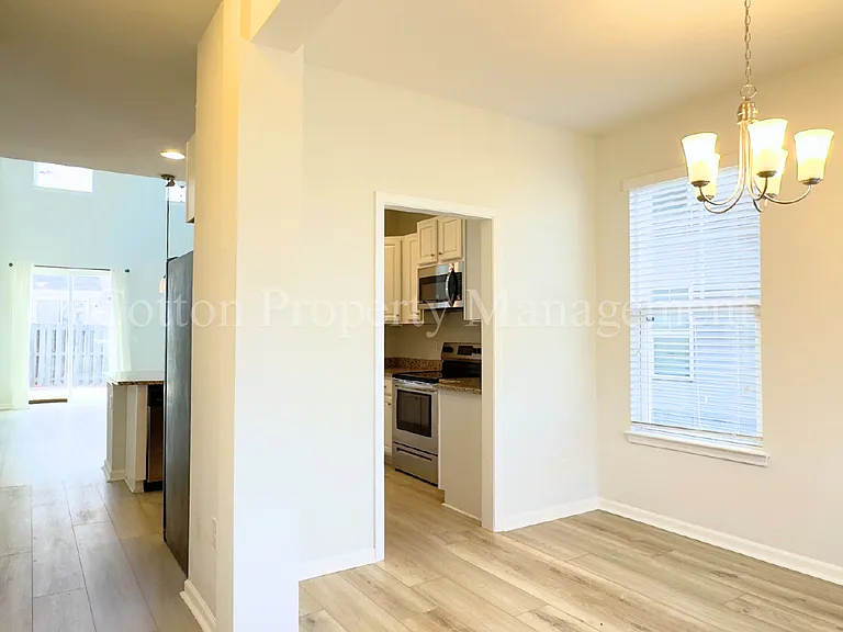 7313 Chipley Dr — Photo 10