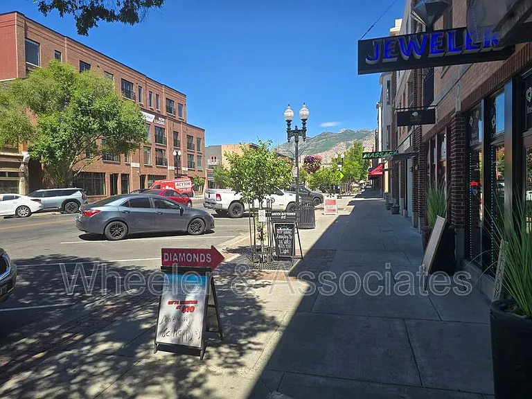 129 25th St — Photo 3