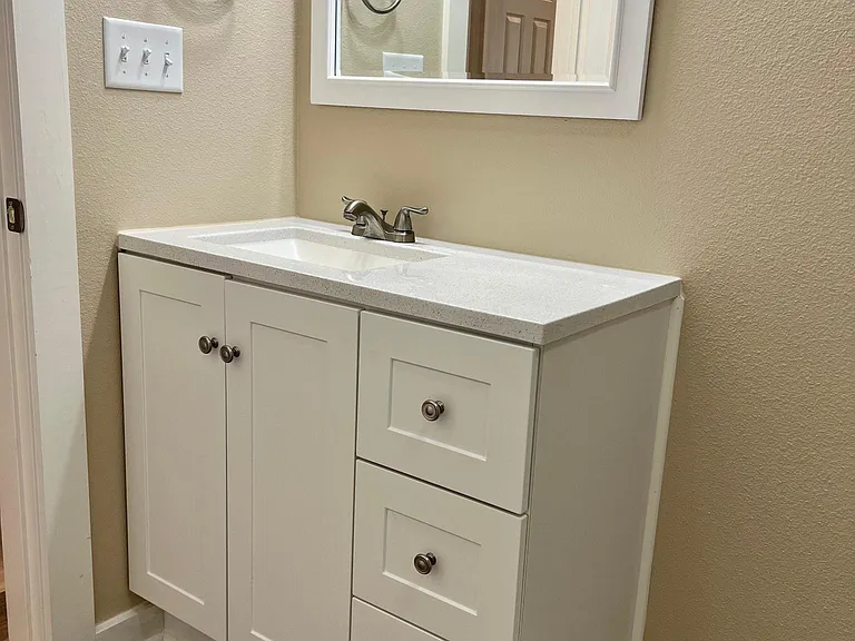 2011 E Devine St — Photo 6